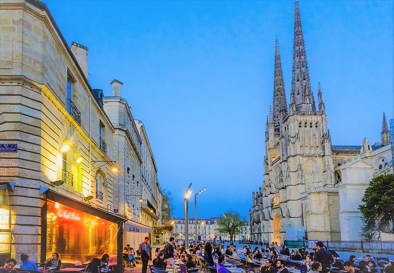 Parvis de la cathédrale Saint-André