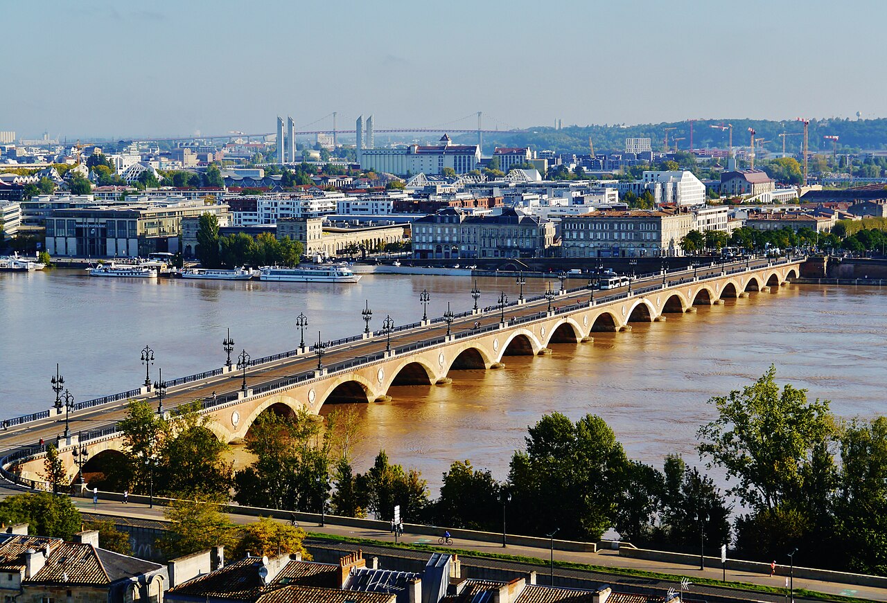 Flèche Saint-Michel et pont de pierre