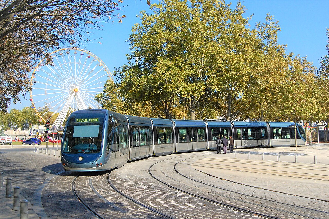 Place des Quinconces et tramway